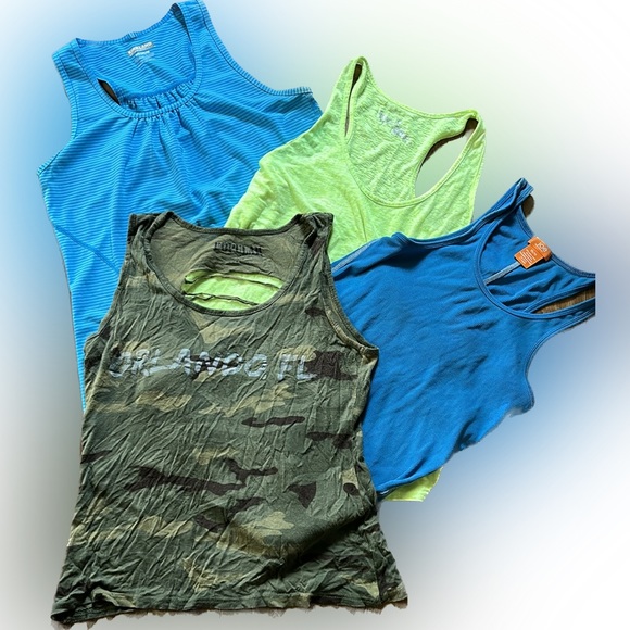 🔥Women’s Medium Tank Top Bundle🔥 - Picture 1 of 12